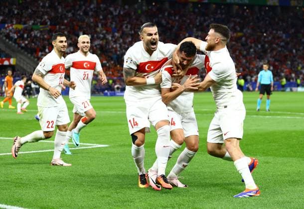 Sport Bilder des Tages Samet Akaydin of Türkiye. celebrates scoring the opening goal 0-1 Netherlands v Turkiye, UEFA European Championship, EM, Europameisterschaft 2024, Quarter Final, Football, Olympiastadion, Berlin, Germany, 06 Jul 2024 EDITORIAL USE ONLY No use with unauthorised audio, video, data, fixture lists, club league logos or live services. Online in-match use limited to 120 images, no video emulation. No use in betting, games or single club league player publications. Copyright: xKieranxMcManus Shutterstockx 14571393ak