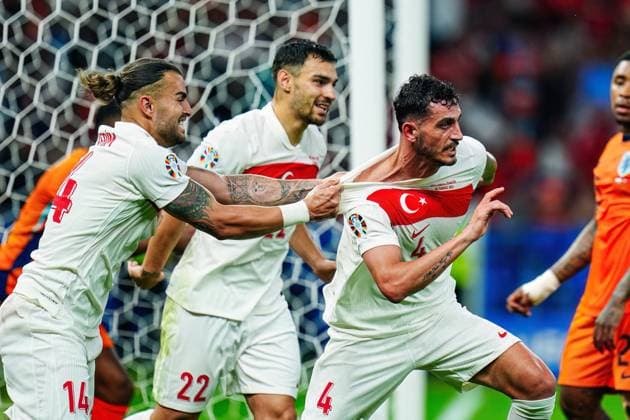 Jubel Tuerkei nach Tor zum 0:1 per Kopfball Samet Akaydin (Tuerkei, 04) GER, Niederlande vs. Tuerkei, Fussball Europameisterschaft, UEFA EURO, EM, Europameisterschaft,Fussball 2024, Viertelfinale, 06.07.2024 GER, Niederlande vs. Tuerkei, Fussball Europameisterschaft, UEFA Euro 2024, Viertelfinale, 06.07.2024 Berlin Copyright: xEibner-Pressefoto MarcelxvonxFehrnx EP_MFN