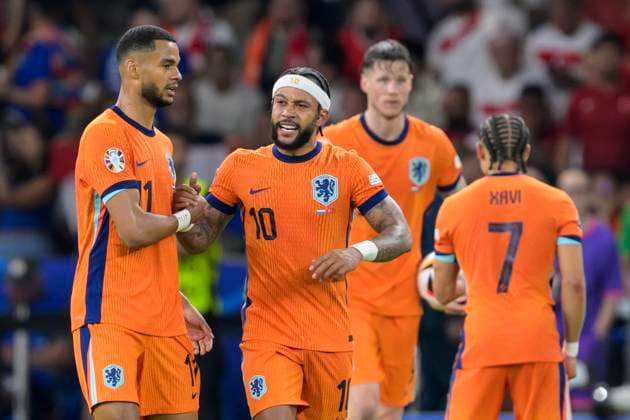 GER, Berlin, Fussball, EM Viertelfinale, Niederlande vs Tuerkei, Fussball-Europameisterschaft 2024, UEFA EURO, EM, Europameisterschaft,Fussball 2024, SP, Olympia - Stadion Berlin, Nach Ausgleich zum 1:1 durch Stefan De Vrij (NED, 06), Tor, Treffer, Jubel, Torjubel, Freude, Begeisterung, feiert, 06.07.2024, Copyright: HMBxMedia UwexKoch