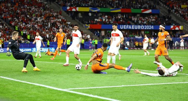 Cody Gakpo of Netherlands scores the second goal 2-1 Netherlands v Turkiye, UEFA European Championship, EM, Europameisterschaft 2024, Quarter Final, Football, Olympiastadion, Berlin, Germany, 06 Jul 2024 EDITORIAL USE ONLY No use with unauthorised audio, video, data, fixture lists, club league logos or live services. Online in-match use limited to 120 images, no video emulation. No use in betting, games or single club league player publications. Copyright: xKieranxMcManus Shutterstockx 14571393cg