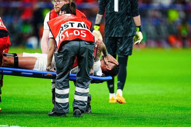 Verletzung Samet Akaydin (Tuerkei, 04) GER, Niederlande vs. Tuerkei, Fussball Europameisterschaft, UEFA EURO, EM, Europameisterschaft,Fussball 2024, Viertelfinale, 06.07.2024 GER, Niederlande vs. Tuerkei, Fussball Europameisterschaft, UEFA Euro 2024, Viertelfinale, 06.07.2024 Berlin Copyright: xEibner-Pressefoto MarcelxvonxFehrnx EP_MFN