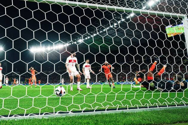 Tor zum 2:1 Cody Gakpo (Niederlande, 11), Remote Hintertorkamera GER, Niederlande vs. Tuerkei, Fussball Europameisterschaft, UEFA EURO, EM, Europameisterschaft,Fussball 2024, Viertelfinale, 06.07.2024 GER, Niederlande vs. Tuerkei, Fussball Europameisterschaft, UEFA Euro 2024, Viertelfinale, 06.07.2024 Berlin Copyright: xEibner-Pressefoto MarcelxvonxFehrnx EP_MFN