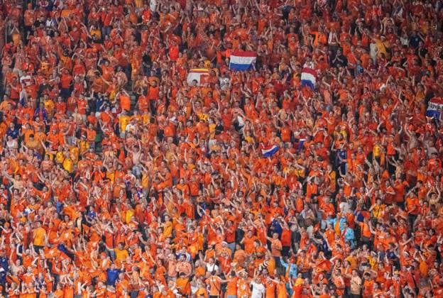 Fussball, Herren, Saison 2023 24, UEFA EURO, EM, Europameisterschaft,Fussball EM 2024, Viertelfinale in Berlin, Niederlande - Türkei, Fans der Niederlande, Jubel nach dem Abpfiff, 06.07. 2024, Copyright: xMatthiasxKochx