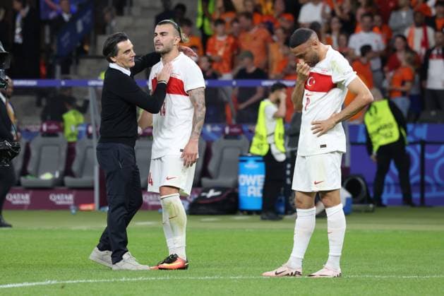 DEU, FIFA, EM-2024, NED vs. TUR, 06.07.2024, Berliner Olympiastadion, Berlin, DEU, FIFA, EM-2024, NED vs. TUR, im Bild Coach Vincenzo Montella (TUR), Abduelkerim Bardakci (TUR 14), Cenk Tosun (TUR 9) Foto: Juergen Engler nordphoto GmbH