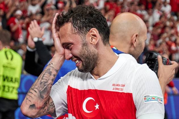 Tuerkei traurig ueber Niederlage, Hakan Calhanoglu (Tuerkei, 10), GER, UEFA EURO, EM, Europameisterschaft,Fussball 2024, Fussball Herren, UEFA EM 2024, Viertelfinale, Quarter-finals, Niederlande vs. Tuerkei, Netherlands vs. Tuerkiye, 06.07.2024. GER, UEFA Euro 2024, Fussball Herren, UEFA EM 2024, Viertelfinale, Quarter-finals, Niederlande vs. Tuerkei, Netherlands vs. Tuerkiye, 06.07.2024. Berlin Copyright: xEibner-Pressefotox xClaudiusxRauchx EP_CRH