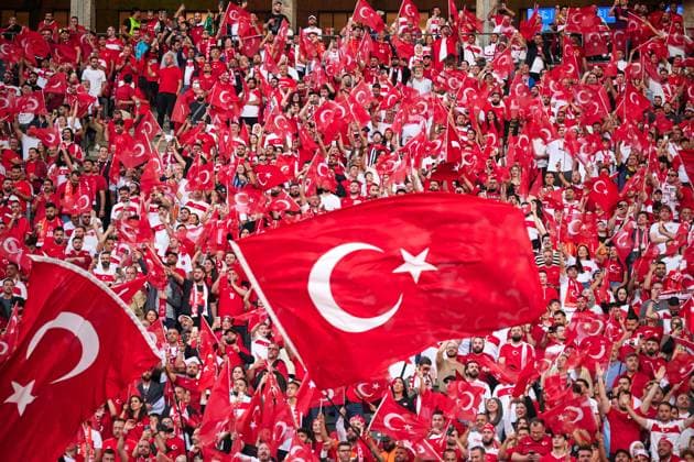 Fans Tuerkei, GER, UEFA EURO, EM, Europameisterschaft,Fussball 2024, Fussball Herren, UEFA EM 2024, Viertelfinale, Quarter-finals, Niederlande vs. Tuerkei, Netherlands vs. Tuerkiye, 06.07.2024. GER, UEFA Euro 2024, Fussball Herren, UEFA EM 2024, Viertelfinale, Quarter-finals, Niederlande vs. Tuerkei, Netherlands vs. Tuerkiye, 06.07.2024. Berlin Copyright: xEibner-Pressefotox xClaudiusxRauchx EP_CRH