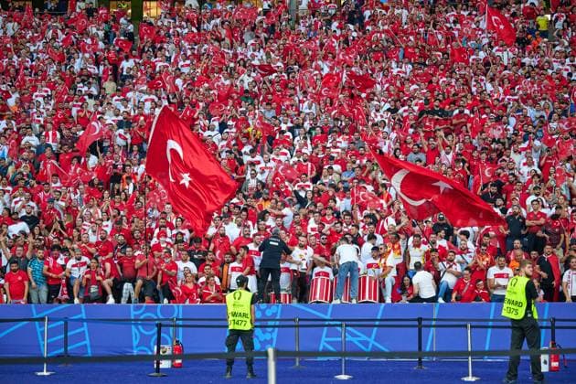 Fans Tuerkei, GER, UEFA EURO, EM, Europameisterschaft,Fussball 2024, Fussball Herren, UEFA EM 2024, Viertelfinale, Quarter-finals, Niederlande vs. Tuerkei, Netherlands vs. Tuerkiye, 06.07.2024. GER, UEFA Euro 2024, Fussball Herren, UEFA EM 2024, Viertelfinale, Quarter-finals, Niederlande vs. Tuerkei, Netherlands vs. Tuerkiye, 06.07.2024. Berlin Copyright: xEibner-Pressefotox xClaudiusxRauchx EP_CRH