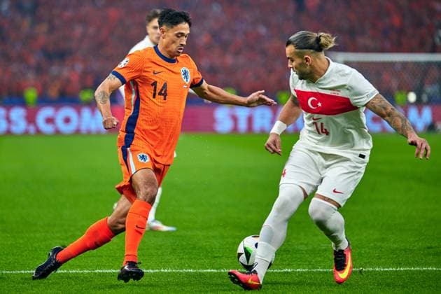 Tijjani Reijnders (Niederlande, 14), Abduelkerim Bardakci (Tuerkei, 14), GER, UEFA EURO, EM, Europameisterschaft,Fussball 2024, Fussball Herren, UEFA EM 2024, Viertelfinale, Quarter-finals, Niederlande vs. Tuerkei, Netherlands vs. Tuerkiye, 06.07.2024. GER, UEFA Euro 2024, Fussball Herren, UEFA EM 2024, Viertelfinale, Quarter-finals, Niederlande vs. Tuerkei, Netherlands vs. Tuerkiye, 06.07.2024. Berlin Copyright: xEibner-Pressefotox xClaudiusxRauchx EP_CRH