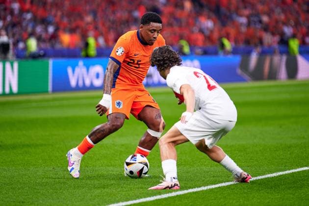 Steven Bergwijn (Niederlande, 25), Ferdi Kadioglu (Tuerkei, 20), GER, UEFA EURO, EM, Europameisterschaft,Fussball 2024, Fussball Herren, UEFA EM 2024, Viertelfinale, Quarter-finals, Niederlande vs. Tuerkei, Netherlands vs. Tuerkiye, 06.07.2024. GER, UEFA Euro 2024, Fussball Herren, UEFA EM 2024, Viertelfinale, Quarter-finals, Niederlande vs. Tuerkei, Netherlands vs. Tuerkiye, 06.07.2024. Berlin Copyright: xEibner-Pressefotox xClaudiusxRauchx EP_CRH