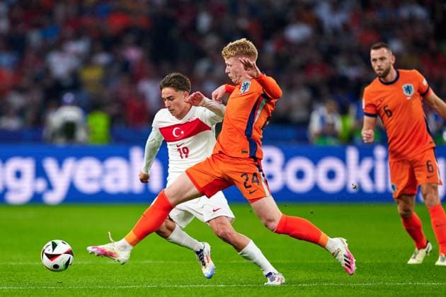 Kenan Yildiz (Tuerkei, 19), Jerdy Schouten (Niederlande, 24), Zweikampf, GER, UEFA EURO, EM, Europameisterschaft,Fussball 2024, Fussball Herren, UEFA EM 2024, Viertelfinale, Quarter-finals, Niederlande vs. Tuerkei, Netherlands vs. Tuerkiye, 06.07.2024. GER, UEFA Euro 2024, Fussball Herren, UEFA EM 2024, Viertelfinale, Quarter-finals, Niederlande vs. Tuerkei, Netherlands vs. Tuerkiye, 06.07.2024. Berlin Copyright: xEibner-Pressefotox xClaudiusxRauchx EP_CRH