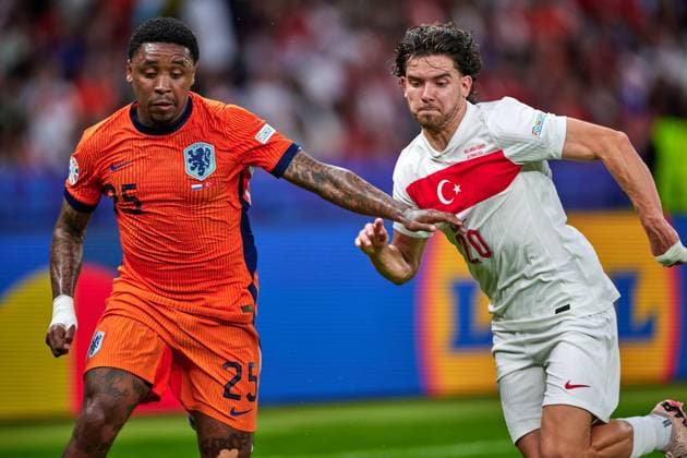 Steven Bergwijn (Niederlande, 25), Ferdi Kadioglu (Tuerkei, 20), GER, UEFA EURO, EM, Europameisterschaft,Fussball 2024, Fussball Herren, UEFA EM 2024, Viertelfinale, Quarter-finals, Niederlande vs. Tuerkei, Netherlands vs. Tuerkiye, 06.07.2024. GER, UEFA Euro 2024, Fussball Herren, UEFA EM 2024, Viertelfinale, Quarter-finals, Niederlande vs. Tuerkei, Netherlands vs. Tuerkiye, 06.07.2024. Berlin Copyright: xEibner-Pressefotox xClaudiusxRauchx EP_CRH