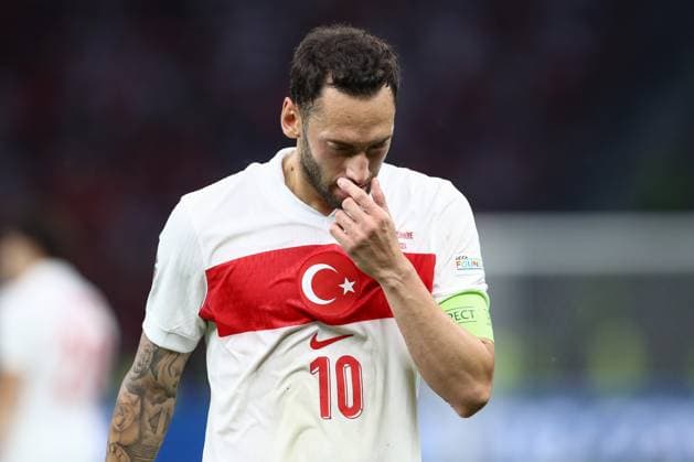 06.07.2024, xtgx, Fussball EM 2024 1 4 Finale, Niederlande - Tuerkei emspor, v.l. Hakan Calhanoglu (Tuerkei, 10) Portrait, Portraet, Einzelbild enttaeuscht, enttäuscht, schaut enttaeuscht, niedergeschlagen, disappointed (DFL DFB REGULATIONS PROHIBIT ANY USE OF PHOTOGRAPHS as IMAGE SEQUENCES and or QUASI-VIDEO) Berlin