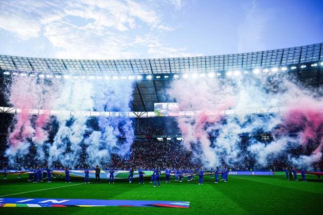 Pyrotechnik in den Farben von Niederlande und Tuerkei GER, Niederlande vs. Tuerkei, Fussball Europameisterschaft, UEFA EURO, EM, Europameisterschaft,Fussball 2024, Viertelfinale, 06.07.2024 GER, Niederlande vs. Tuerkei, Fussball Europameisterschaft, UEFA Euro 2024, Viertelfinale, 06.07.2024 Berlin Copyright: xEibner-Pressefoto MarcelxvonxFehrnx EP_MFN