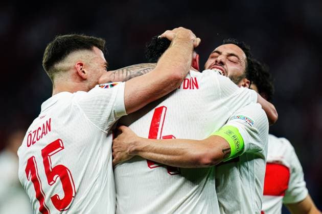 Jubel Tuerkei nach Tor zum 0:1 per Kopfball Samet Akaydin (Tuerkei, 04) GER, Niederlande vs. Tuerkei, Fussball Europameisterschaft, UEFA EURO, EM, Europameisterschaft,Fussball 2024, Viertelfinale, 06.07.2024 GER, Niederlande vs. Tuerkei, Fussball Europameisterschaft, UEFA Euro 2024, Viertelfinale, 06.07.2024 Berlin Copyright: xEibner-Pressefoto MarcelxvonxFehrnx EP_MFN