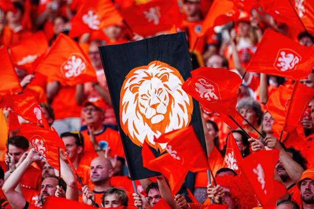 Fahne Banner Fans von Niederlande GER, Niederlande vs. Tuerkei, Fussball Europameisterschaft, UEFA EURO, EM, Europameisterschaft,Fussball 2024, Viertelfinale, 06.07.2024 GER, Niederlande vs. Tuerkei, Fussball Europameisterschaft, UEFA Euro 2024, Viertelfinale, 06.07.2024 Berlin Copyright: xEibner-Pressefoto MarcelxvonxFehrnx EP_MFN