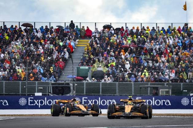 04 NORRIS Lando (gbr), McLaren F1 Team MCL38, 81 PIASTRI Oscar (aus), McLaren F1 Team MCL38, action during the Formula 1 Qatar Airways British Grand Prix 2024, 12th round of the 2024 Formula One World Championship, WM, Weltmeisterschaft from July 5 to 7, 2024 on the Silverstone Circuit, in Silverstone, United Kingdom - F1 - BRITISH GRAND PRIX 2024 DPPI Panoramic 240707_R12_GRAN_BRETAGNA_DP_FG001195