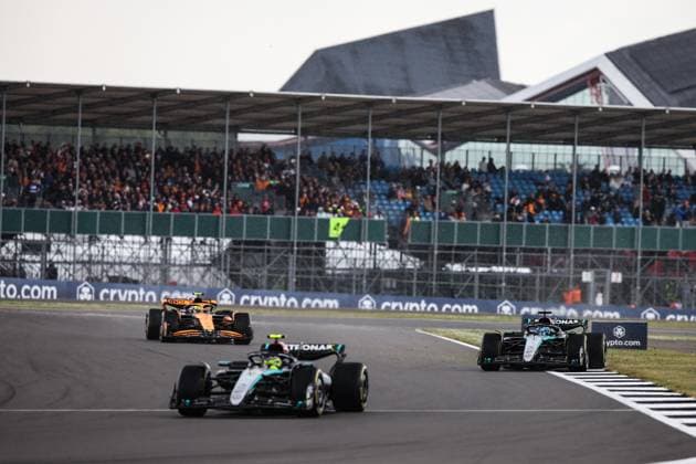 63 RUSSELL George (gbr), Mercedes AMG F1 Team W15, action 44 HAMILTON Lewis (gbr), Mercedes AMG F1 Team W15, action 04 NORRIS Lando (gbr), McLaren F1 Team MCL38, action during the Formula 1 Qatar Airways British Grand Prix 2024, 12th round of the 2024 Formula One World Championship, WM, Weltmeisterschaft from July 5 to 7, 2024 on the Silverstone Circuit, in Silverstone, United Kingdom - F1 - BRITISH GRAND PRIX 2024 DPPI Panoramic 240707_R12_GRAN_BRETAGNA_DP_XB3_8773