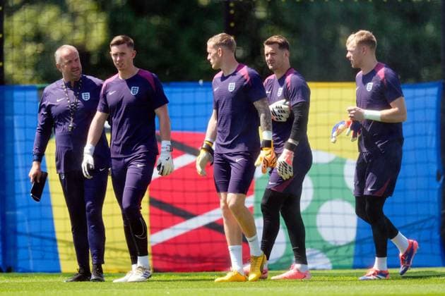 Goalkeepers arrive England Training, UEFA European Championship, EM, Europameisterschaft 2024, Semi Final, Football, Spa & Golf Resort Weimarer Land, Blankenhain, Germany, 09 Jul 2024 EDITORIAL USE ONLY No use with unauthorised audio, video, data, fixture lists, club league logos or live services. Online in-match use limited to 120 images, no video emulation. No use in betting, games or single club league player publications. Copyright: xDavexShopland Shutterstockx 14576868l