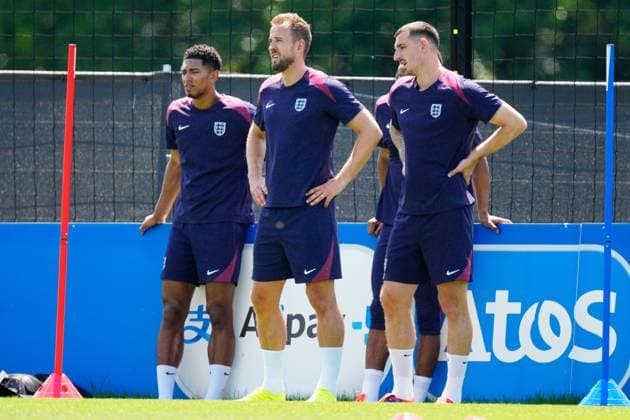 Jude Bellingham and Harry Kane of England England Training, UEFA European Championship, EM, Europameisterschaft 2024, Semi Final, Football, Spa & Golf Resort Weimarer Land, Blankenhain, Germany, 09 Jul 2024 EDITORIAL USE ONLY No use with unauthorised audio, video, data, fixture lists, club league logos or live services. Online in-match use limited to 120 images, no video emulation. No use in betting, games or single club league player publications. Copyright: xDavexShopland Shutterstockx 14576868af