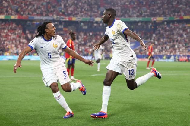 Randal Kolo Muani of France celebrates their goal to make it 1-0 to France Spain v France, UEFA European Championship, EM, Europameisterschaft 2024, Semi Final, Football, Munich Football Arena, Munich, Germany - 09 Jul 2024 EDITORIAL USE ONLY No use with unauthorised audio, video, data, fixture lists, club league logos or live services. Online in-match use limited to 120 images, no video emulation. No use in betting, games or single club league player publications. Copyright: xMichaelxZemanek Shutterstockx 14576887aq