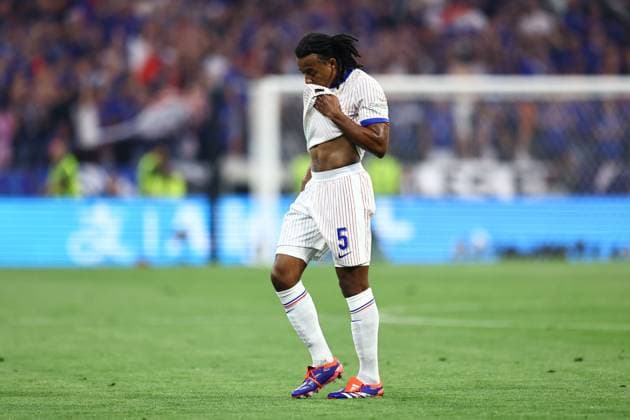 A dejected looking Jules Koundà of France after scoring an own goal Spain v France, UEFA European Championship, EM, Europameisterschaft 2024, Semi Final, Football, Munich Football Arena, Munich, Germany - 09 Jul 2024 EDITORIAL USE ONLY No use with unauthorised audio, video, data, fixture lists, club league logos or live services. Online in-match use limited to 120 images, no video emulation. No use in betting, games or single club league player publications. Copyright: xMichaelxZemanek Shutterstockx 14576887bq