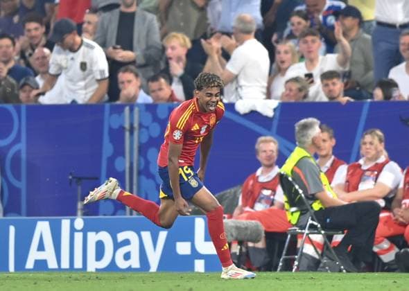 Fussball, Herren, Saison 2023 24, UEFA EURO, EM, Europameisterschaft,Fussball EM 2024, Halbfinale in München, Spanien - Frankreich, Lamine Yamal (Spanien), Jubel nach Tor zum 1:1, 09.07. 2024, Copyright: xSebastianxRäppold MatthiasxKochx