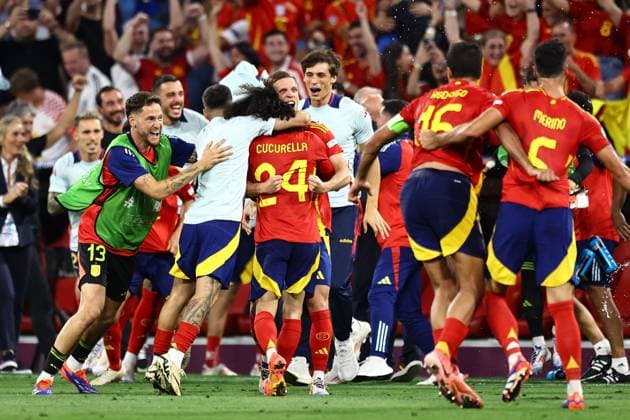 Marc Cucurella of Spain and team mates celebrate after the full time whistle Spain v France, UEFA European Championship, EM, Europameisterschaft 2024, Semi Final, Football, Munich Football Arena, Munich, Germany - 09 Jul 2024 EDITORIAL USE ONLY No use with unauthorised audio, video, data, fixture lists, club league logos or live services. Online in-match use limited to 120 images, no video emulation. No use in betting, games or single club league player publications. Copyright: xMichaelxZemanek Shutterstockx 14576887cw
