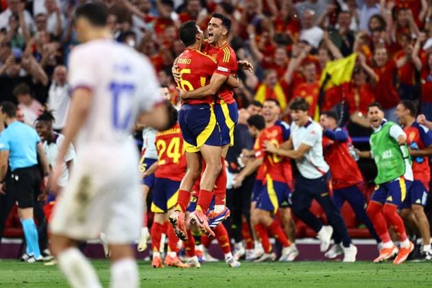 Sport Bilder des Tages Rodri of Spain and Mikel Merino of Spain celebrate after the full time whistle Spain v France, UEFA European Championship, EM, Europameisterschaft 2024, Semi Final, Football, Munich Football Arena, Munich, Germany - 09 Jul 2024 EDITORIAL USE ONLY No use with unauthorised audio, video, data, fixture lists, club league logos or live services. Online in-match use limited to 120 images, no video emulation. No use in betting, games or single club league player publications. Copyright: xMichaelxZemanek Shutterstockx 14576887cv