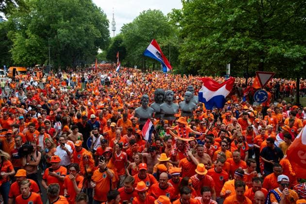 Fanwalk Oranje Fans mit Fanbus, GER, Netherlands (NED) vs England (ENG), Fussball Europameisterschaft, UEFA EURO, EM, Europameisterschaft,Fussball 2024, Semifinal, 10.07.2024 GER, Netherlands (NED) vs England (ENG), Fussball Europameisterschaft, UEFA EURO 2024, Semifinal, 10.07.2024 Dortmund Copyright: xEibner-Pressefoto Memmlerx EP_MMR