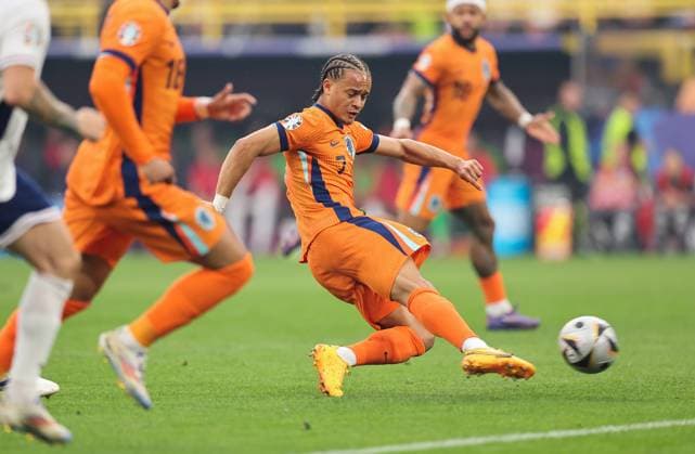 10.07.2024, Fussball Europameisterschaft, UEFA EURO, EM, Europameisterschaft,Fussball 2024, Niederlande - England, Halbfinale, BVB Stadion Dortmund, v.l., Goal scored, Tor zum 1:0 durch Xavi Simons (Niederlande) Copyright: HMBxMedia