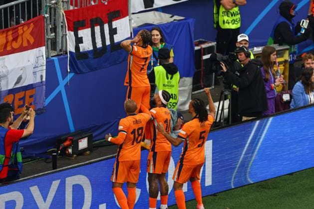 Xavi Simons of The Netherlands celebrates scoring the goal for their side with their teammates to make it 1-0 Netherlands v England, UEFA European Championship, EM, Europameisterschaft 2024, Semi Final, Football, BVB Stadion, Dortmund, Germany, 10 Jul 2024 EDITORIAL USE ONLY No use with unauthorised audio, video, data, fixture lists, club league logos or live services. Online in-match use limited to 120 images, no video emulation. No use in betting, games or single club league player publications. Copyright: xKieranxMcManus Shutterstockx 14576895at
