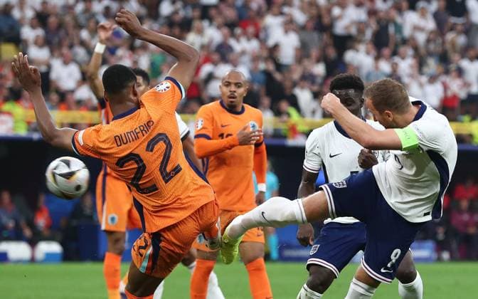 Harry Kane of England is challenged by Denzel Dumfries of Netherlands resulting in a penalty Netherlands v England, UEFA European Championship, EM, Europameisterschaft 2024, Semi Final, Football, BVB Stadion, Dortmund, Germany, 10 Jul 2024 EDITORIAL USE ONLY No use with unauthorised audio, video, data, fixture lists, club league logos or live services. Online in-match use limited to 120 images, no video emulation. No use in betting, games or single club league player publications. Copyright: xMichaelxZemanek Shutterstockx 14576899bh