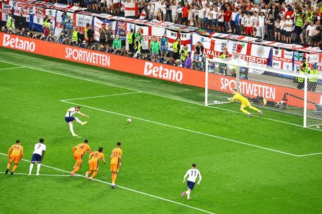 Harry Kane of England scores a goal from the penalty spot to make it 1-1 Netherlands v England, UEFA European Championship, EM, Europameisterschaft 2024, Semi Final, Football, BVB Stadion, Dortmund, Germany, 10 Jul 2024 EDITORIAL USE ONLY No use with unauthorised audio, video, data, fixture lists, club league logos or live services. Online in-match use limited to 120 images, no video emulation. No use in betting, games or single club league player publications. Copyright: xKieranxMcManus Shutterstockx 14576895aw