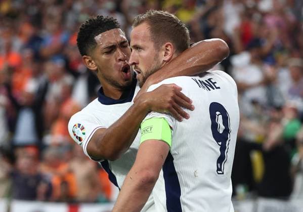 Harry Kane of England celebrates with Jude Bellingham of England after scoring a penalty to make it 1-1 Netherlands v England, UEFA European Championship, EM, Europameisterschaft 2024, Semi Final, Football, BVB Stadion, Dortmund, Germany, 10 Jul 2024 EDITORIAL USE ONLY No use with unauthorised audio, video, data, fixture lists, club league logos or live services. Online in-match use limited to 120 images, no video emulation. No use in betting, games or single club league player publications. Copyright: xMichaelxZemanek Shutterstockx 14576899bo