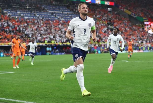 Harry Kane of England celebrates scoring a penalty to make it 1-1 Netherlands v England, UEFA European Championship, EM, Europameisterschaft 2024, Semi Final, Football, BVB Stadion, Dortmund, Germany, 10 Jul 2024 EDITORIAL USE ONLY No use with unauthorised audio, video, data, fixture lists, club league logos or live services. Online in-match use limited to 120 images, no video emulation. No use in betting, games or single club league player publications. Copyright: xMichaelxZemanek Shutterstockx 14576899bt