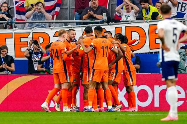 2024-07-10 Netherlands v England - UEFA EURO, EM, Europameisterschaft,Fussball 2024 Semi Final DORTMUND, NETHERLANDS - JULY 10: Xavi Simons of the Netherlands celebrates after scoring his teams first goal, Cody Gakpo of the Netherlands, Jerdy Schouten of the Netherlands, Donyell Malen of the Netherlands, Stefan de Vrij of the Netherlands during the UEFA EURO 2024 Semi Final match between Netherlands and England at BVB Stadion Dortmund on July 10, 2024 in Dortmund, Netherlands. Dortmund BVB Stadion Dortmund Netherlands Content not available for redistribution in The Netherlands directly or indirectly through any third parties. Copyright: xAndrexWeeningx