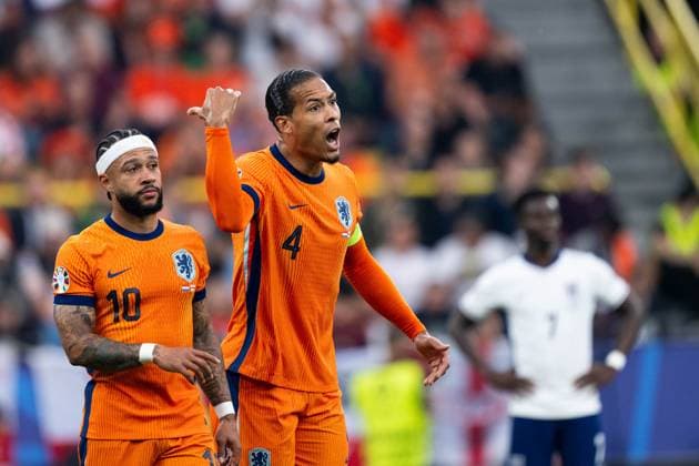 Virgil van Dijk (Niederlande, 04), Memphis Depay (Niederlande, 10) gestikuliert, GER, Netherlands (NED) vs England (ENG), Fussball Europameisterschaft, UEFA EURO, EM, Europameisterschaft,Fussball 2024, Semifinal, 10.07.2024 GER, Netherlands (NED) vs England (ENG), Fussball Europameisterschaft, UEFA EURO 2024, Semifinal, 10.07.2024 Dortmund Copyright: xEibner-Pressefoto Memmlerx EP_MMR