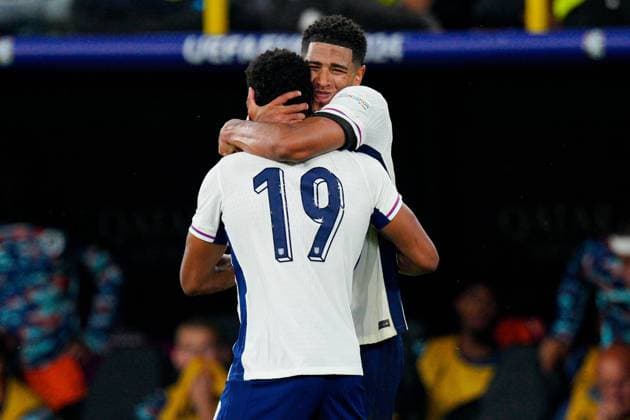 Sport Bilder des Tages Ollie Watkins of England celebrates scoring a goal for their side to make it 2-1 with Jude Bellingham of England Netherlands v England, UEFA European Championship, EM, Europameisterschaft 2024, Semi Final, Football, BVB Stadion, Dortmund, Germany - 10 Jul 2024 EDITORIAL USE ONLY No use with unauthorised audio, video, data, fixture lists, club league logos or live services. Online in-match use limited to 120 images, no video emulation. No use in betting, games or single club league player publications. Copyright: xDavexShopland Shutterstockx 14576902cr