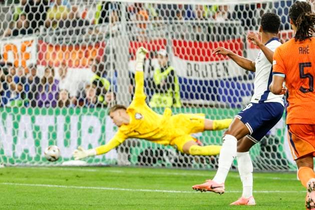 GER, Dortmund, Fussball, Niederlande vs England , Halbfinale, Westfalenstadion Dortmund, UEFA EURO, EM, Europameisterschaft,Fussball 2024, Ollie Watkins (England), zieht aufs Tor ab und trifft zum 1:2 Sieg, 10.07. 2024, Copyright: HMBxMedia HeikoxBecker