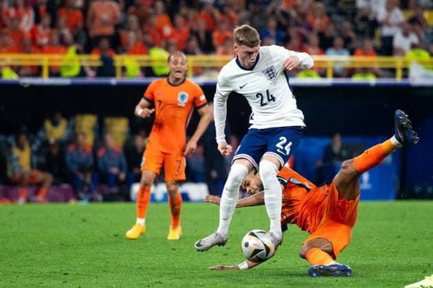 Cole Palmer (England, 24) im Zweikampf mit Cody Gakpo (Niederlande, 11), GER, Netherlands (NED) vs England (ENG), Fussball Europameisterschaft, UEFA EURO, EM, Europameisterschaft,Fussball 2024, Semifinal, 10.07.2024 GER, Netherlands (NED) vs England (ENG), Fussball Europameisterschaft, UEFA EURO 2024, Semifinal, 10.07.2024 Dortmund Copyright: xEibner-Pressefoto Memmlerx EP_MMR