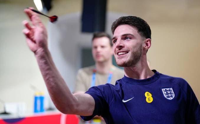 Declan Rice of England wins his darts match against the Media England press conference, PK, Pressekonferenz UEFA European Championship, EM, Europameisterschaft 2024, Final, Football, Spa & Golf Resort Weimarer Land, Blankenhain, Germany, 12 Jul 2024 EDITORIAL USE ONLY No use with unauthorised audio, video, data, fixture lists, club league logos or live services. Online in-match use limited to 120 images, no video emulation. No use in betting, games or single club league player publications. Copyright: xDavexShopland Shutterstockx 14583689ba