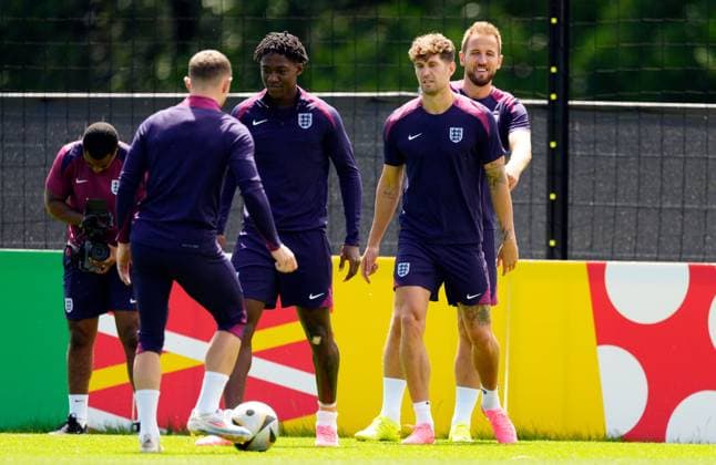 Kobbie Mainoo, John Stones and Harry Kane of England England Training, UEFA European Championship, EM, Europameisterschaft 2024, Final, Football, Spa & Golf Resort Weimarer Land, Blankenhain, Germany, 13 Jul 2024 EDITORIAL USE ONLY No use with unauthorised audio, video, data, fixture lists, club league logos or live services. Online in-match use limited to 120 images, no video emulation. No use in betting, games or single club league player publications. Copyright: xDavexShopland Shutterstockx 14583292bl