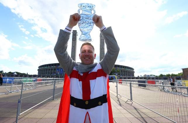 An England fan with a tin foil European Championship, EM, Europameisterschaft trophy outside the Olympiastadion ahead of tomorrow s final vs Spain Euro 2024 Final Previews, Spain v England, UEFA European Championship 2024, Final, Football, Berlin, Germany, 13 Jul 2024 EDITORIAL USE ONLY No use with unauthorised audio, video, data, fixture lists, club league logos or live services. Online in-match use limited to 120 images, no video emulation. No use in betting, games or single club league player publications. Copyright: xKieranxMcManus Shutterstockx 14584937a