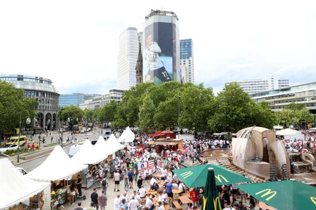 DEU, FIFA, EM-2024, ENG-Fans, 14.07.2024, Breitscheid Platz, Kaiser-Wilhelm-Gedaechtniskirche, Berlin, DEU, FIFA, EM-2024, ENG-Fans, im Bild Foto: Juergen Engler nordphoto GmbH
