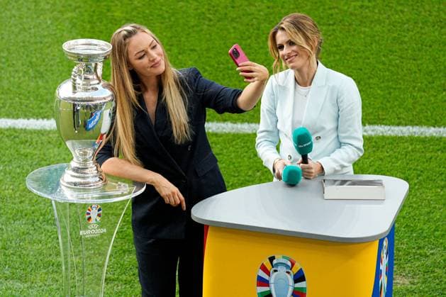 Laura Woods on ITV takes a selfie with the 2024 UEFA European Football Championship trophy Spain v England, UEFA European Championship, EM, Europameisterschaft 2024, Final, Football, Olympiastadion, Berlin, Germany, 14 Jul 2024 EDITORIAL USE ONLY No use with unauthorised audio, video, data, fixture lists, club league logos or live services. Online in-match use limited to 120 images, no video emulation. No use in betting, games or single club league player publications. Copyright: xDavexShopland Shutterstockx 14583342ap