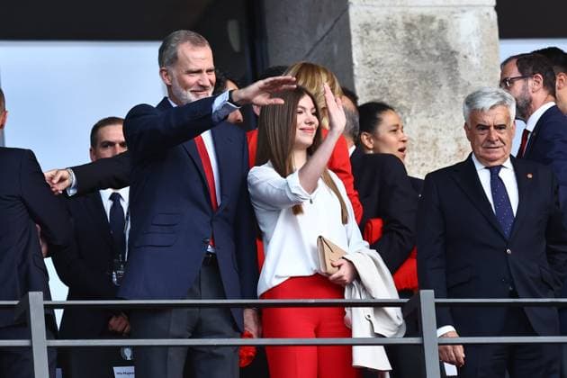 King Felipe VI of Spain with Her Royal Highness the Infanta Sofia Spain v England, UEFA European Championship, EM, Europameisterschaft 2024, Final, Football, Olympiastadion, Berlin, Germany, 14 Jul 2024 EDITORIAL USE ONLY No use with unauthorised audio, video, data, fixture lists, club league logos or live services. Online in-match use limited to 120 images, no video emulation. No use in betting, games or single club league player publications. Copyright: xMichaelxZemanek Shutterstockx 14583343aw