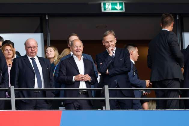 GER, Berlin, Fussball, Spanien vs England, Finale, Olympiastadion Berlin, UEFA EURO, EM, Europameisterschaft,Fussball 2024, Vor dem Final Spiel - Bundeskanzler Scholz auf der Ehrentribuene, VIP, Keir Starmer, 14.07.2024, Copyright: HMBxMedia HeikoxBecker