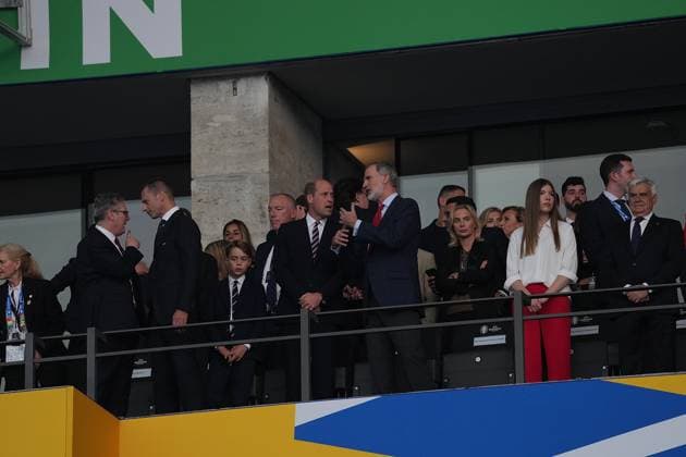 GER, EM UEFA 2024, Group A, Germany vs Scotland 14.07.2024, Olympiastadion, Berlin, GER, EM UEFA 2024, Final, Spain vs England, im Bild HRH Prince William Arthur Philip Louis, Prince of Wales im Gespräch mit, Felipe VI., König von Spanien, Sohn George (l), Tochter Sofia.