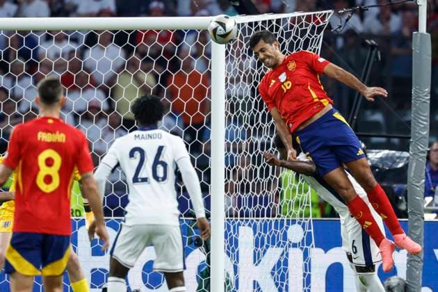 GER, Berlin, Fussball, Spanien vs England, Finale, Olympiastadion Berlin, UEFA EURO, EM, Europameisterschaft,Fussball 2024, Rodri (Spanien), Kopfball, Aktion, 14.07.2024, Copyright: HMBxMedia HeikoxBecker