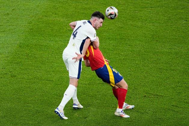Declan Rice of England heads the ball Spain v England, UEFA European Championship, EM, Europameisterschaft 2024, Final, Football, Olympiastadion, Berlin, Germany, 14 Jul 2024 EDITORIAL USE ONLY No use with unauthorised audio, video, data, fixture lists, club league logos or live services. Online in-match use limited to 120 images, no video emulation. No use in betting, games or single club league player publications. Copyright: xDavexShopland Shutterstockx 14583342ch